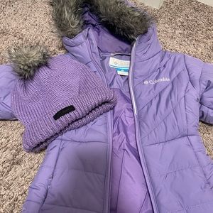 A Columbia puff coat and hat with fur trim size 4/5